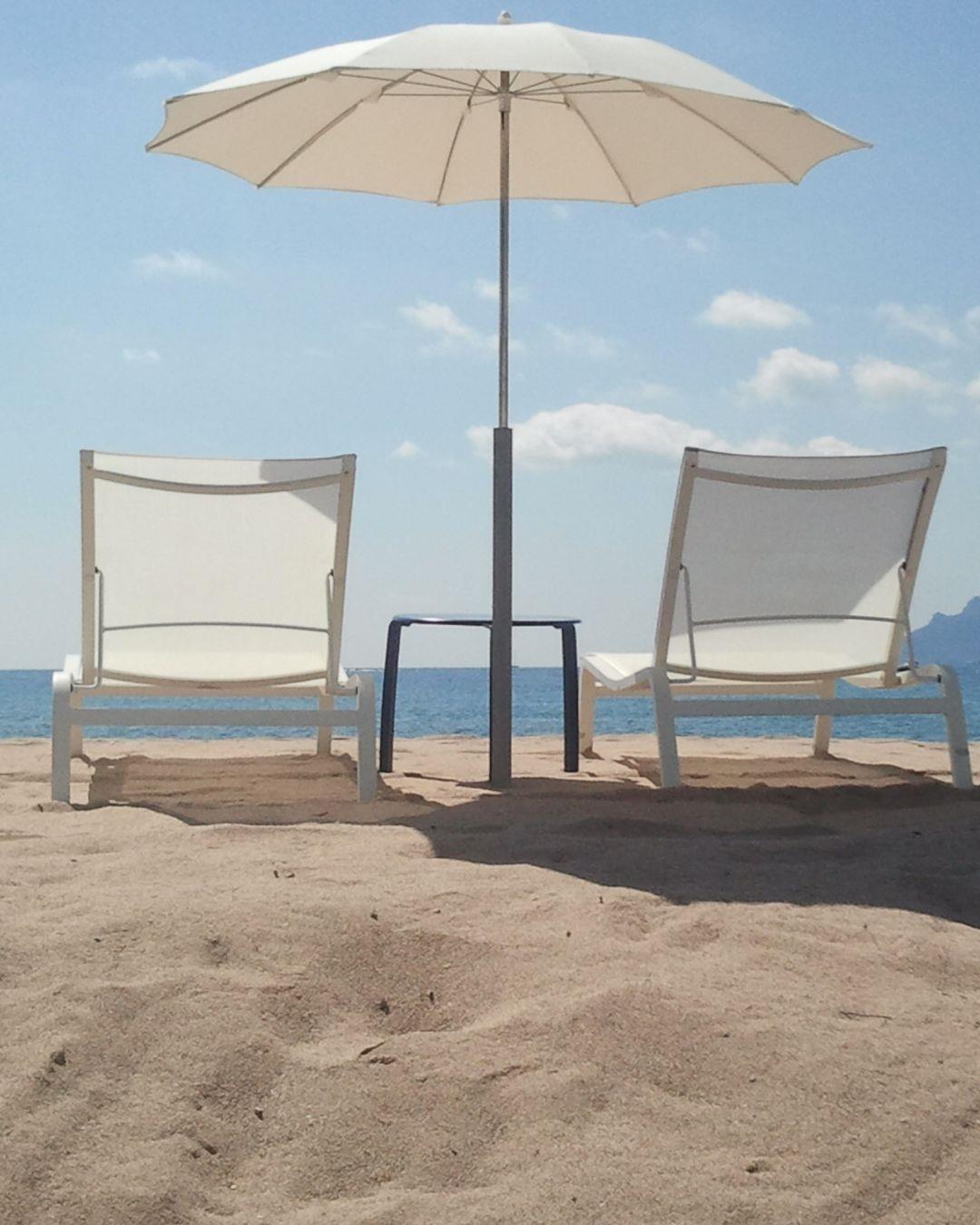 Top 19 Books to Read on Your 2025 Luxury Getaway